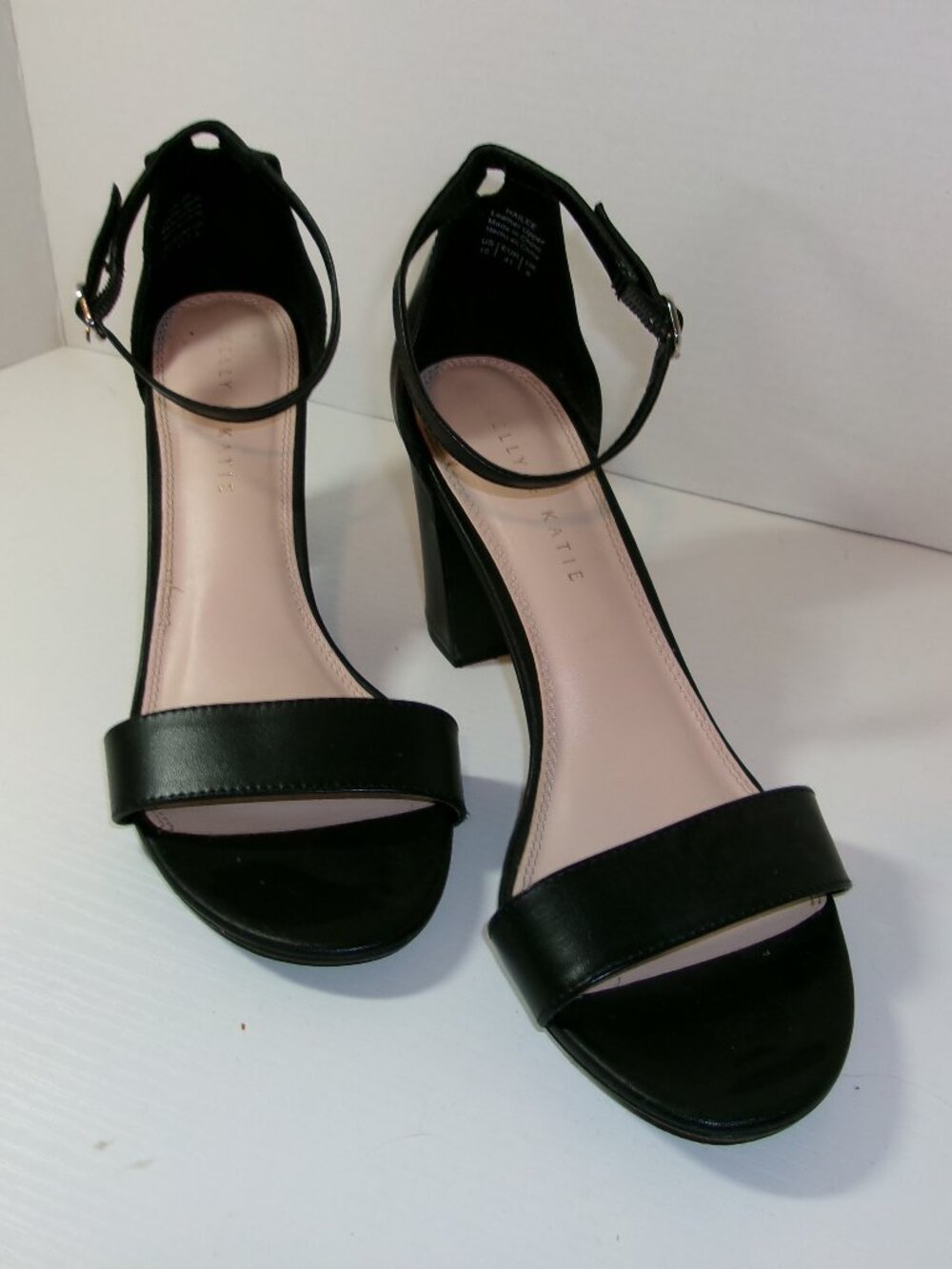 Kelly & Katie "Hailee" Black Block Heel Sandals – Size 10 (Excellent Condition)